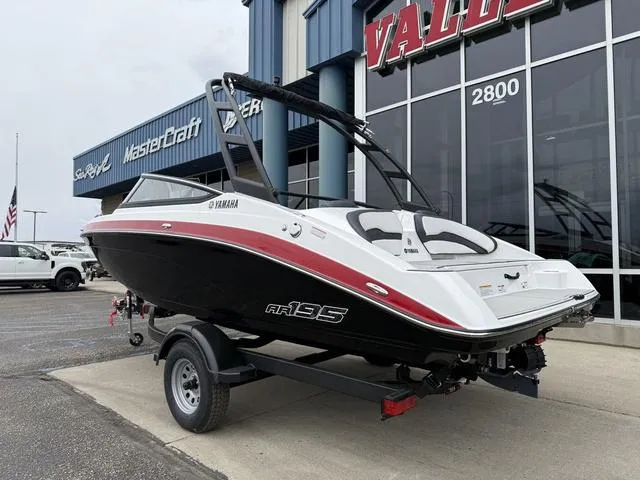 Slide: The Image of Yamaha AR195 2025 - 3