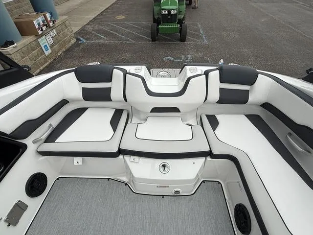 Slide: The Image of Yamaha AR195 2025 - 30