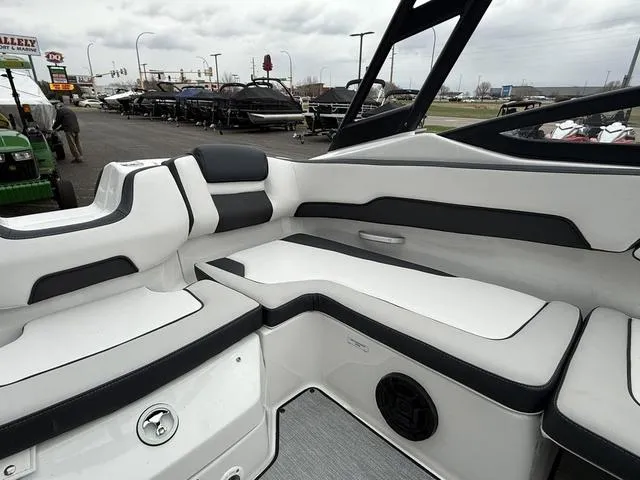 Slide: The Image of Yamaha AR195 2025 - 32