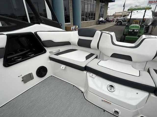 Slide: The Image of Yamaha AR195 2025 - 33