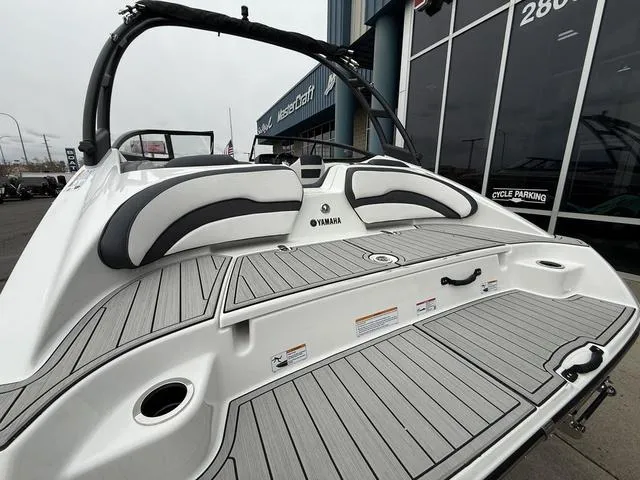 Slide: The Image of Yamaha AR195 2025 - 7