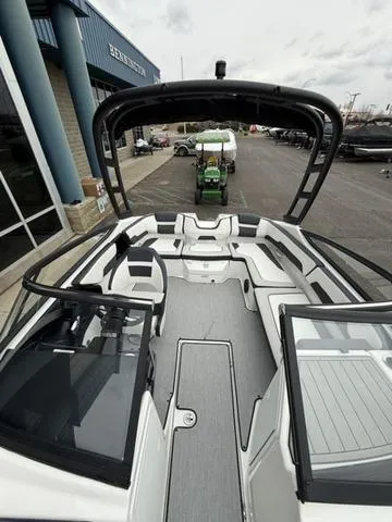 Slide: The Image of Yamaha AR195 2025 - 9