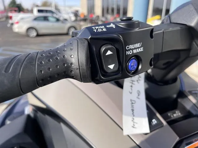 Slide: The Image of 2025 Yamaha Waverunner GP SVHO™ handlebar controls with cruise and no wake features. - 15