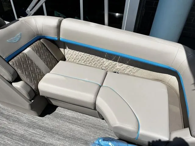 Slide: The Image of Bennington M Quad Bench 22 MFB 2025 - 16