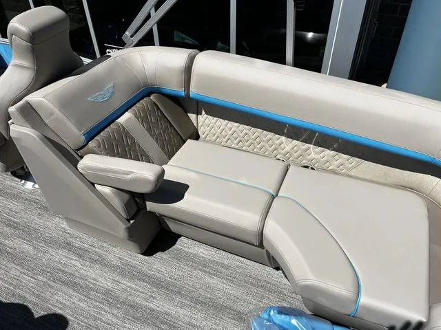 Slide: The Image of Bennington M Quad Bench 22 MFB 2025 - 19