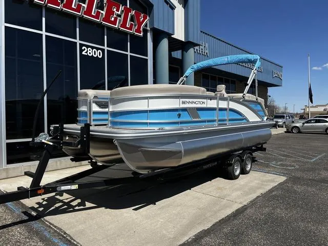 Slide: The Image of Bennington M Quad Bench 22 MFB 2025 - 3