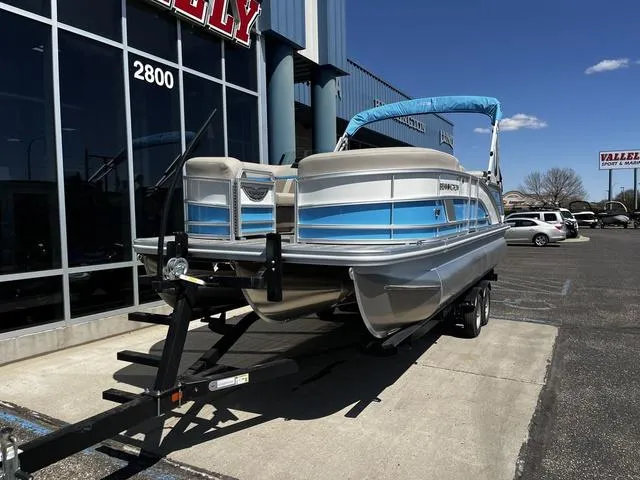 Slide: The Image of Bennington M Quad Bench 22 MFB 2025 - 4