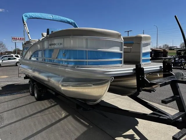 Slide: The Image of Bennington M Quad Bench 22 MFB 2025 - 7