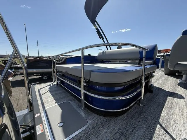 Slide: The Image of Bennington 22 SSB Swingback Tri-Toon Pontoon 2025 - 10