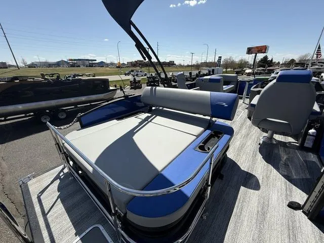 Slide: The Image of Bennington 22 SSB Swingback Tri-Toon Pontoon 2025 - 11
