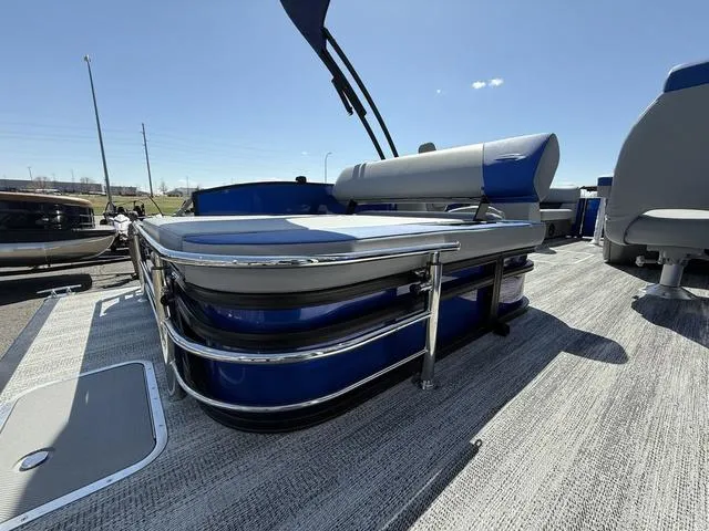 Slide: The Image of Bennington 22 SSB Swingback Tri-Toon Pontoon 2025 - 13