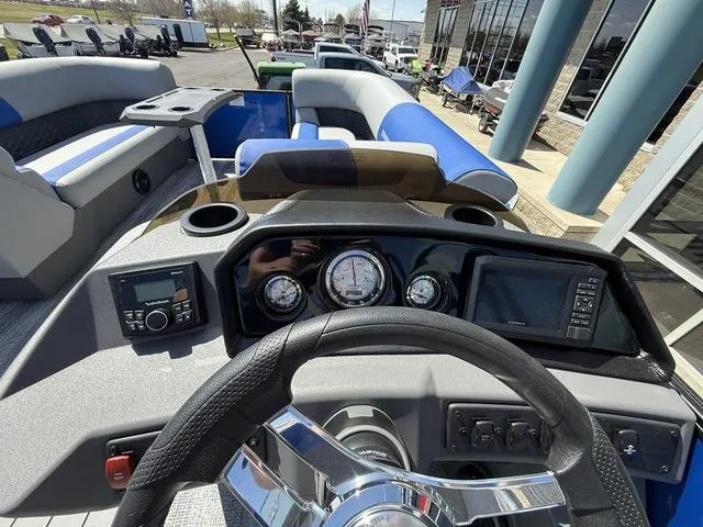 Slide: The Image of Bennington 22 SSB Swingback Tri-Toon Pontoon 2025 - 21