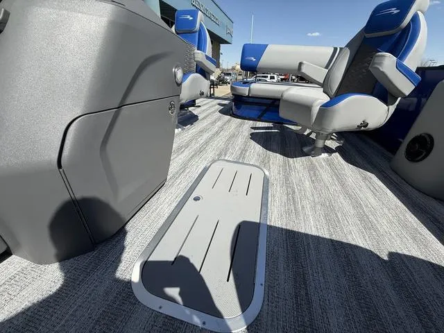 Slide: The Image of Bennington 22 SSB Swingback Tri-Toon Pontoon 2025 - 27