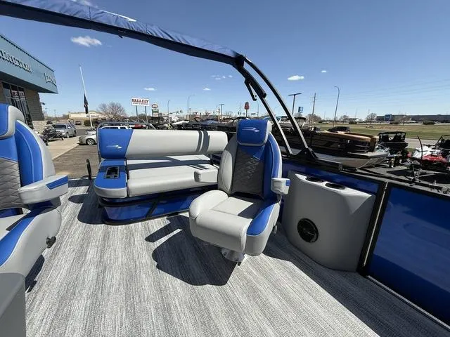 Slide: The Image of Bennington 22 SSB Swingback Tri-Toon Pontoon 2025 - 28