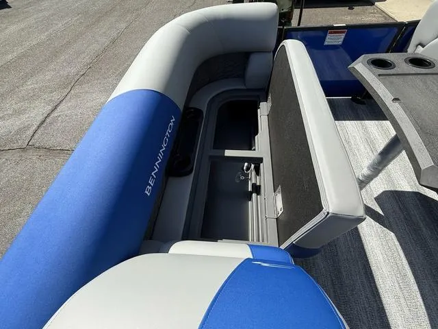 Slide: The Image of Bennington 22 SSB Swingback Tri-Toon Pontoon 2025 - 31
