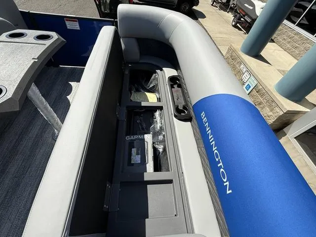 Slide: The Image of Bennington 22 SSB Swingback Tri-Toon Pontoon 2025 - 32