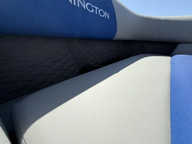 Slide: The Image of Bennington 22 SSB Swingback Tri-Toon Pontoon 2025 - 33