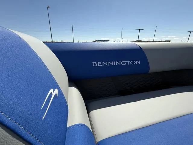 Slide: The Image of Bennington 22 SSB Swingback Tri-Toon Pontoon 2025 - 34