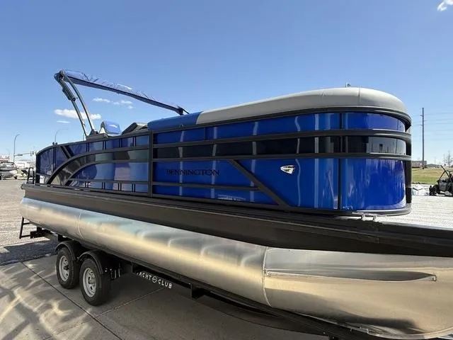 Slide: The Image of Bennington 22 SSB Swingback Tri-Toon Pontoon 2025 - 7
