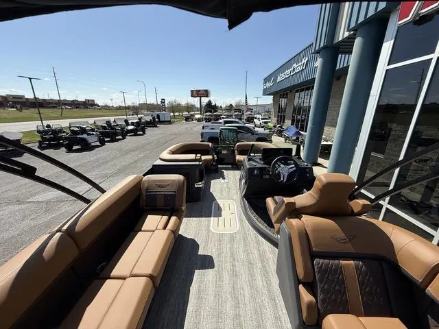 Slide: The Image of Bennington 22 MFB Tri-Toon Pontoon 2025 - 10