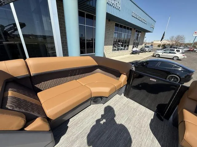 Slide: The Image of Bennington 22 MFB Tri-Toon Pontoon 2025 - 12