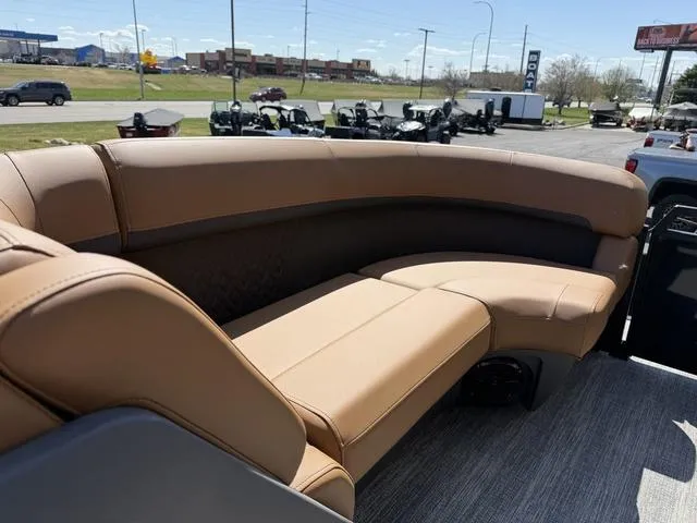 Slide: The Image of Bennington 22 MFB Tri-Toon Pontoon 2025 - 14