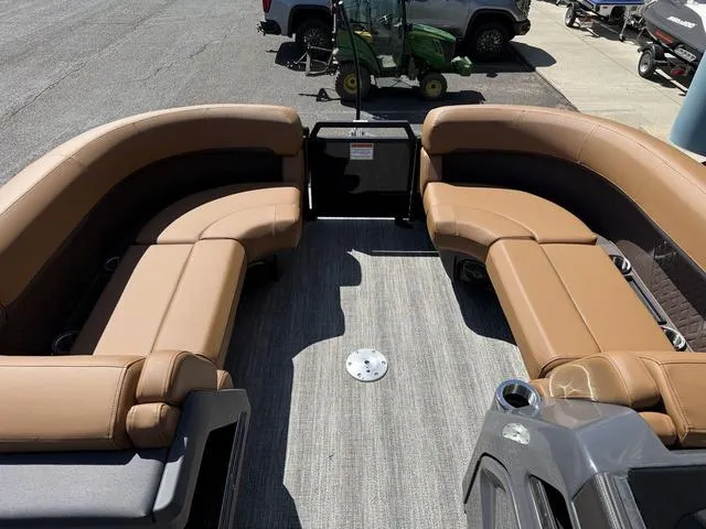 Slide: The Image of Bennington 22 MFB Tri-Toon Pontoon 2025 - 15