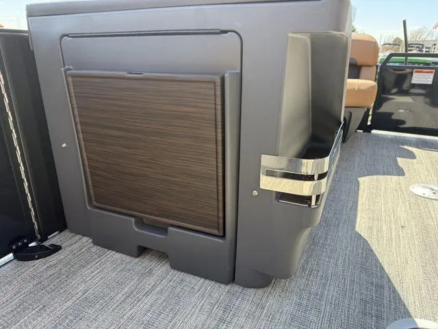 Slide: The Image of Bennington 22 MFB Tri-Toon Pontoon 2025 - 16