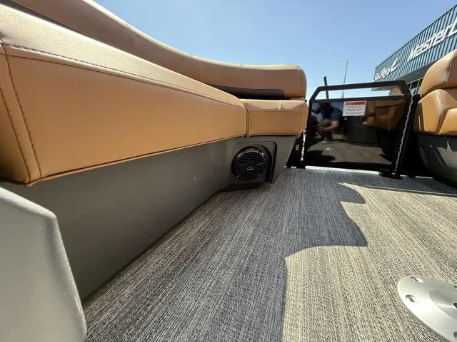 Slide: The Image of Bennington 22 MFB Tri-Toon Pontoon 2025 - 19