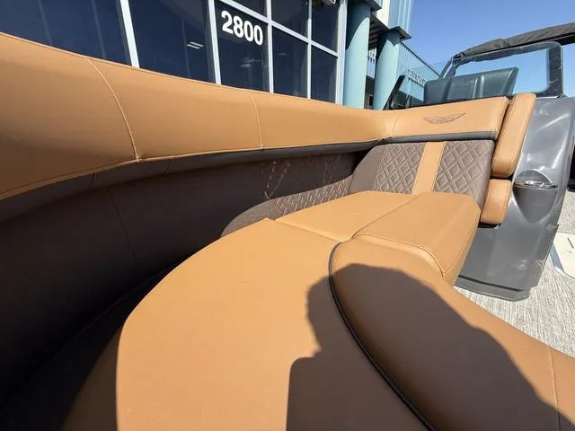 Slide: The Image of Bennington 22 MFB Tri-Toon Pontoon 2025 - 21