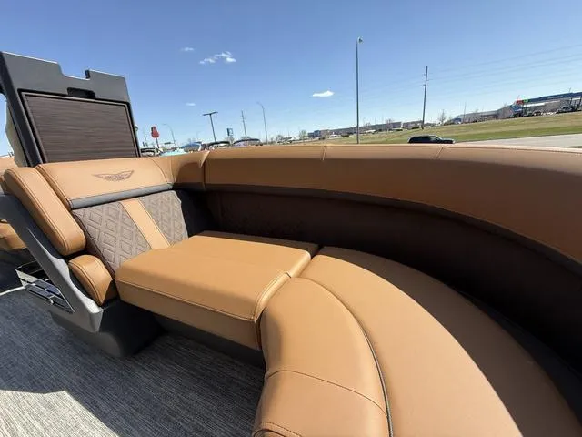 Slide: The Image of Bennington 22 MFB Tri-Toon Pontoon 2025 - 23