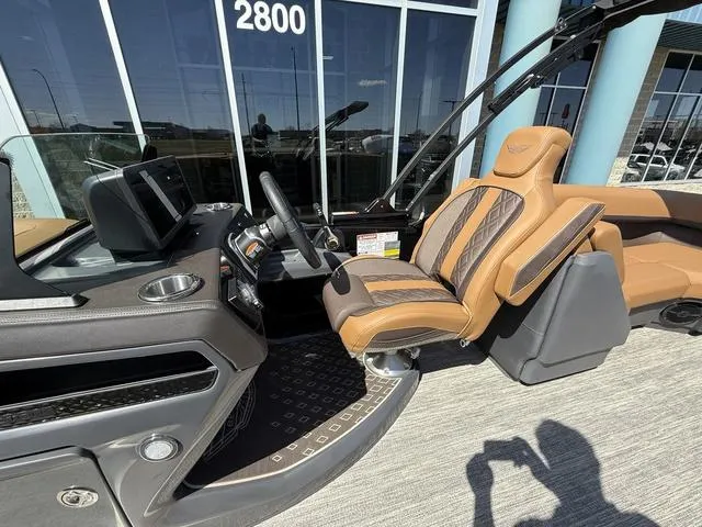 Slide: The Image of Bennington 22 MFB Tri-Toon Pontoon 2025 - 27