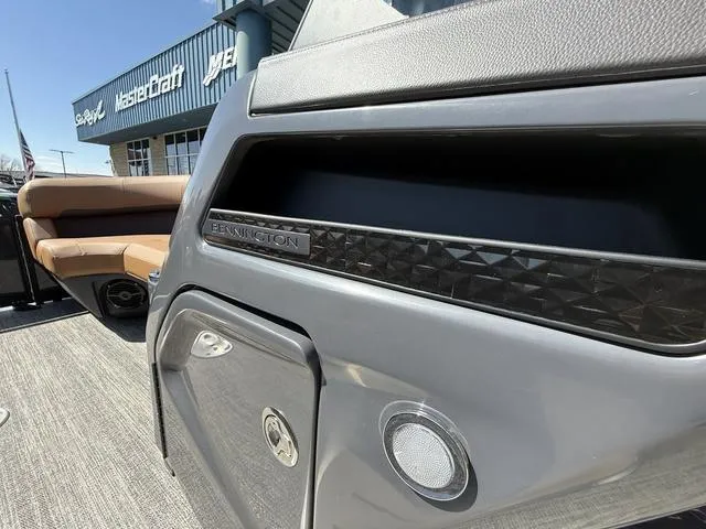 Slide: The Image of Bennington 22 MFB Tri-Toon Pontoon 2025 - 28