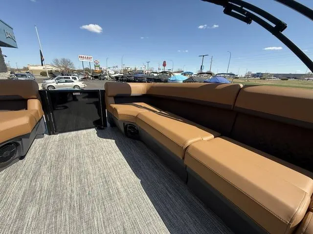 Slide: The Image of Bennington 22 MFB Tri-Toon Pontoon 2025 - 39