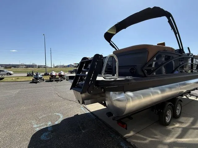 Slide: The Image of Bennington 22 MFB Tri-Toon Pontoon 2025 - 6