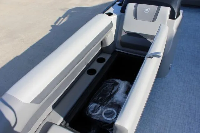 Slide: The Image of Premier 220 Sunscape RE XSD CL (Twin Tube) 2025 - 11