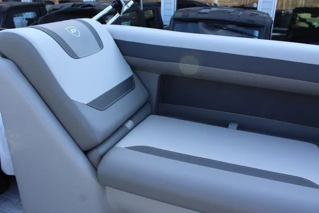 Slide: The Image of Premier 220 Sunscape RE XSD CL (Twin Tube) 2025 - 13