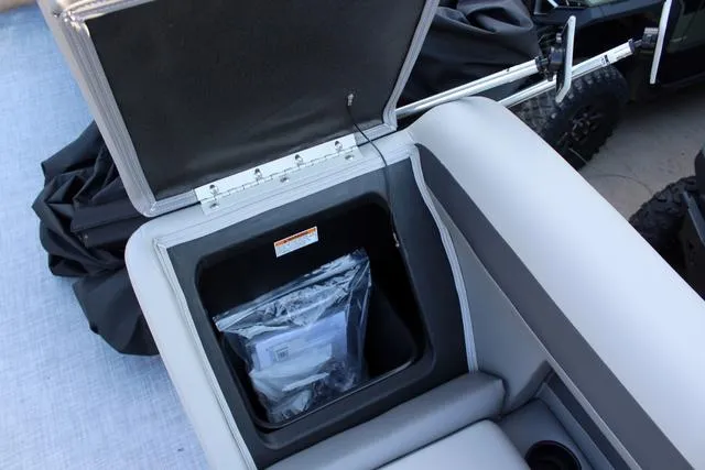 Slide: The Image of Premier 220 Sunscape RE XSD CL (Twin Tube) 2025 - 15