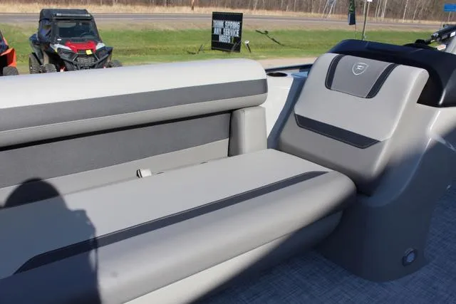 Slide: The Image of Premier 220 Sunscape RE XSD CL (Twin Tube) 2025 - 9