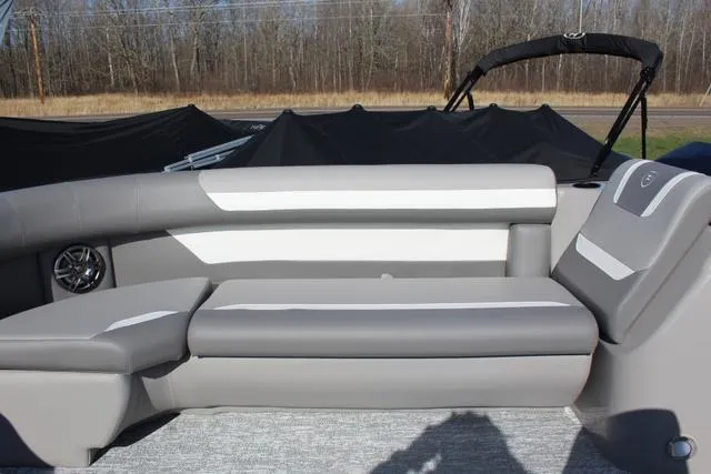 Slide: The Image of Premier 220 Sunscape RE CL (Twin Tube) 2025 - 10