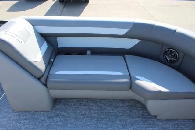 Slide: The Image of Premier 220 Sunscape RE CL (Twin Tube) 2025 - 13