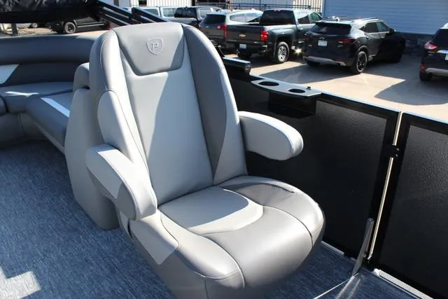 Slide: The Image of Premier 220 Sunscape RE CL (Twin Tube) 2025 - 15