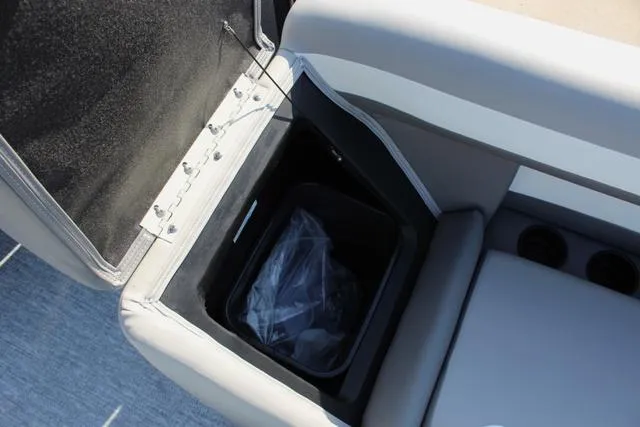 Slide: The Image of Premier 220 Sunscape RE CL (Twin Tube) 2025 - 16