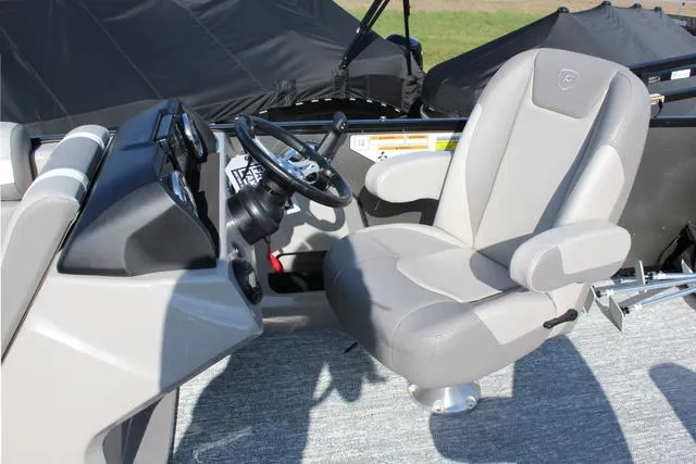 Slide: The Image of Premier 220 Sunscape RE CL (Twin Tube) 2025 - 17