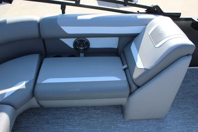 Slide: The Image of Premier 220 Sunscape RE CL (Twin Tube) 2025 - 26