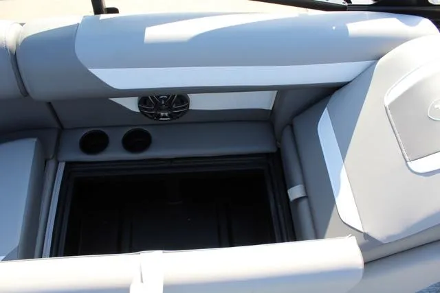 Slide: The Image of Premier 220 Sunscape RE CL (Twin Tube) 2025 - 27