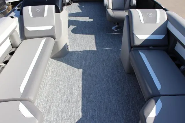 Slide: The Image of Premier 220 Sunscape RE CL (Twin Tube) 2025 - 8