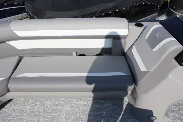 Slide: The Image of Premier 220 Sunscape RE CL (Twin Tube) 2025 - 9