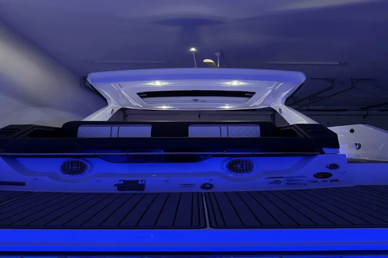 Slide: The Image of Sea Ray 310 SLX 2017 - 14