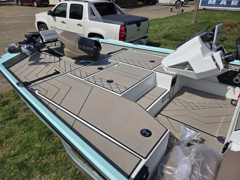 Slide: The Image of 2025 Avid 18 Vertex boat with modern deck design and advanced Garmin equipment. - 9